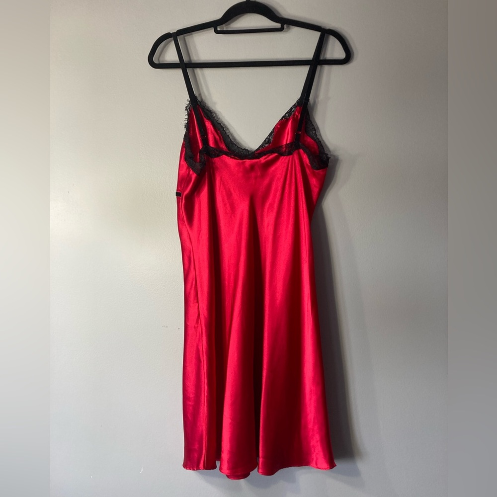 Cabernet Red Satin L Nightgown 
Négligée Slip Dress 
Black Eyelash Lace Trim - Picture 3 of 4